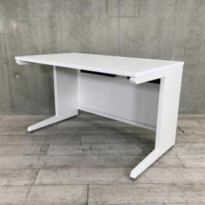 一般的なデスクワークにぴったりな使いやすいサイズ感！！オカムラ　アドバンス　W1200　平机　ホワイト　事務机　引き出しなし【在庫入替品】
                        アドバンス
                                    中古
            