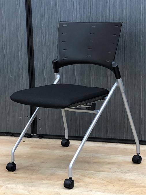 【4脚入荷】取り回しの良いミーティングチェア
                        マノスチェア
                                    中古
            