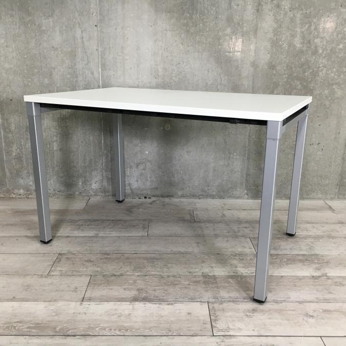 4つ足タイプの平机が入荷！幕板が無いため作業台や会議テーブルとしても使用可能！W1100ｍｍタイプ■コクヨ/デルフィ/ホワイト
                        デルフィテーブル
                                    中古
            