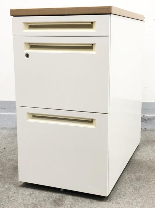 ※配線カバー割れ【在庫入替セール】【大人気】オカムラ製｜ホワイトボディにおしゃれなナチュラル天板の3段脇机がロット入荷！ 中古 オフィス 家具 増設 レイアウト変更
                        アドバンス
                                    中古
            