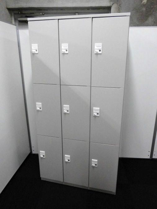 【1台のみの限定！】9人用ダイヤルロッカー　■ダイヤル錠　イトーキ　LB　グレー
                        LB
                                    中古
            