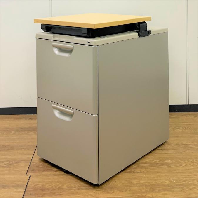 昇降天板付き2段ワゴン　イトーキ　シルバー　天板ナチュラル【在庫入替品】
                        エーキューズ
                                    中古
            