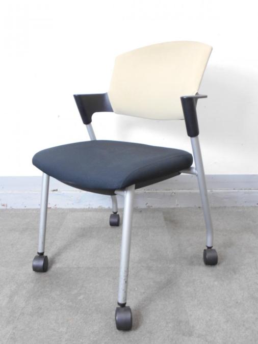 【12脚入荷】コクヨ　プロッティ　落ち着いたオフィスを作るならこちら！オフィスの必需品
                        プロッティチェア
                                    中古
            