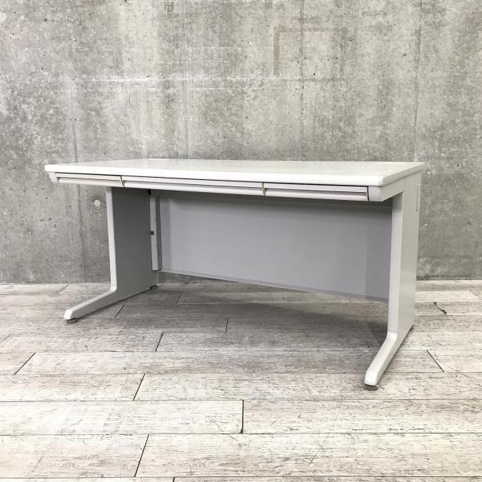 【定価約13万円】【横幅1400ｍｍサイズで広々使用可能！ＰＣ置いても安心の広さ】■オカムラ製　ＳＤ　平机
                        SDシリーズ
                                    中古
            