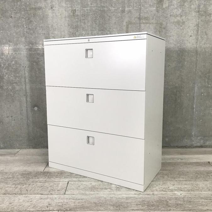 【在庫入れ替えセール！！】【オフィスの必需品！大容量の三段キャビネット】　■オカムラ（okamura）製　レクトライン（Rectline）シリーズ　3段ラテラル　■天板付き　■色：グレー【弊社使用欄：A00904674】
                        レクトライン
                                    中古
            