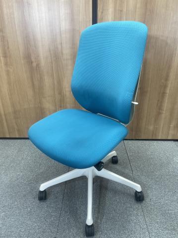 【訳アリ品】/新品中古共に大人気チェア/現品限り/オカムラ/シルフィー/前傾姿勢補助※フレーム日焼け有
