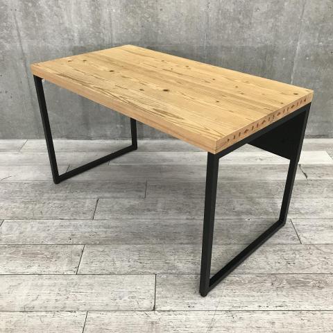 オシャレな木目調×ブラック脚！流行のカフェ風オフィスにピッタリ！内田洋行製の国産の木材を使った暖かみのある一品！幅1200mm　引き出し無し【ABW】