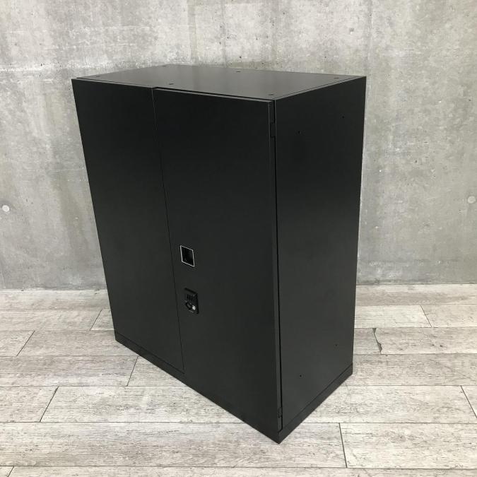 【良い品がお買い得！】■オカムラ　両開き書庫　レクトラインシリーズ　■シックなブラックカラー！【ダイヤル錠タイプ】
                        レクトライン
                                    中古
            