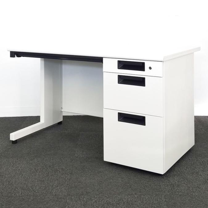 【1台入荷】大人気ホワイトデスクがこの価格！定番サイズの幅1200！限定なので早い者勝ちです！中古　オフィス家具　デスク　事務机
                        フラットライン
                                    中古
            