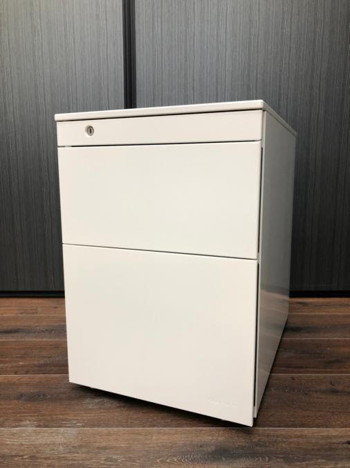 【残り２台！】【高さ700㎜のデスクの下にも入ります！】■オカムラ■ホワイト■3段タイプ■A4が1段分収納
                        プロユニット
                                    中古
            