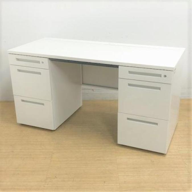 【少し小さめのデスク！】　■イトーキ　CZRシリーズ　奥行600㎜　ホワイト　両袖
                        CZRデスク
                                    中古
            