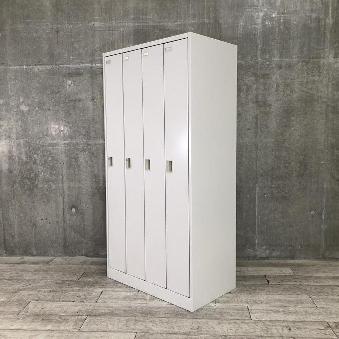 【定価約7万円】【人気ロッカーシリーズの4人用ロッカーの入荷です！】■オカムラ製　FZ　4人用ロッカー
                        FZタイプ
                                    中古
            