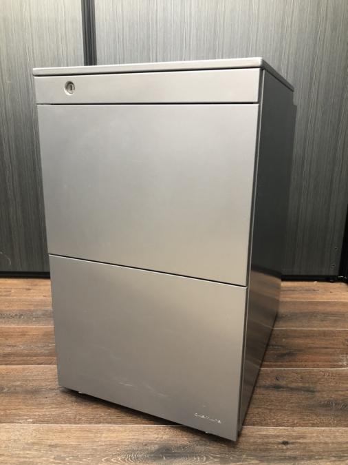 【メタリック感でお洒落！】　■オカムラ　プロユニット　シルバー　サイドラッチ　3段ワゴン
                        プロユニット
                                    中古
            