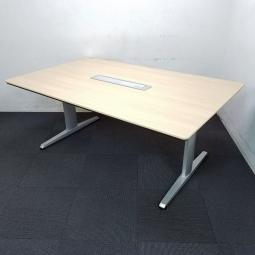 【木の温かみ感じる癒しのナチュラルカラー！】■オカムラ製　会議用テーブル　W1800mm　配線ボックス付き