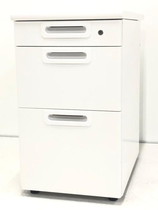 【鍵付で管理も抜群】【人気のホワイトカラー】デスクと同じ高さのキャビネットです！
                        LA
                                    中古
            