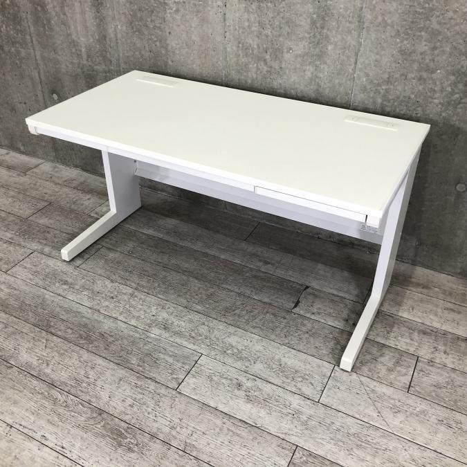 【広々としたワークスペース！】■イナバ　平デスク　W1400×D700㎜　ホワイト　■コスパで選ぶならコレ！国内産のベーシックなオフィスデスク　事務机
                        デュエナ
                                    中古
            