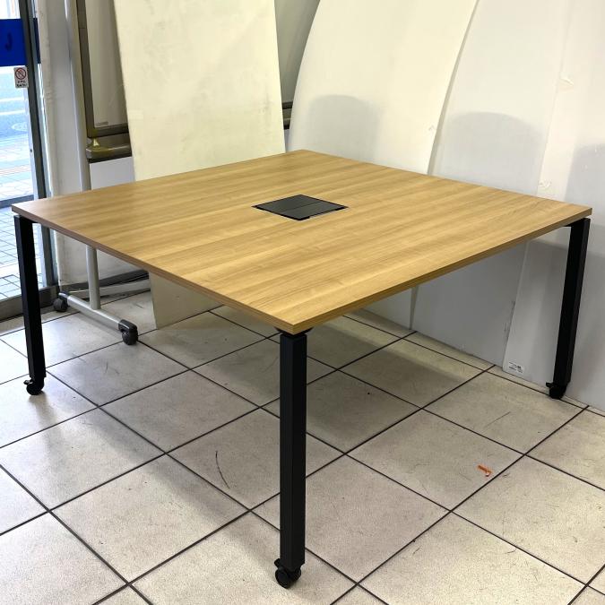 【キャスター付でフレキシブルに！】■イトーキ（Itoki）製　ワークテーブル　配線孔有り　キャスター付【ナチュラルカラー】
                        その他シリーズ
                                    中古
            