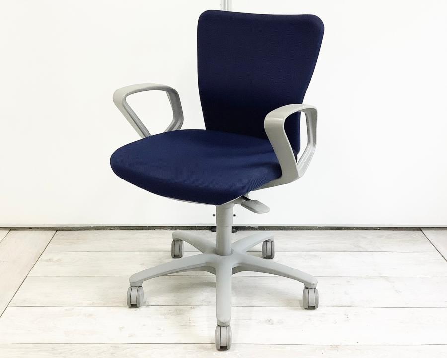 【¥10,100→¥5,400！】商品入替40％OFF！オカムラ（okamura）カロッツァチェア　■色：ネイビーブルー　固定肘付き　ローバック仕様【滞留】【RP】
                        カロッツァチェア
                                    中古
            