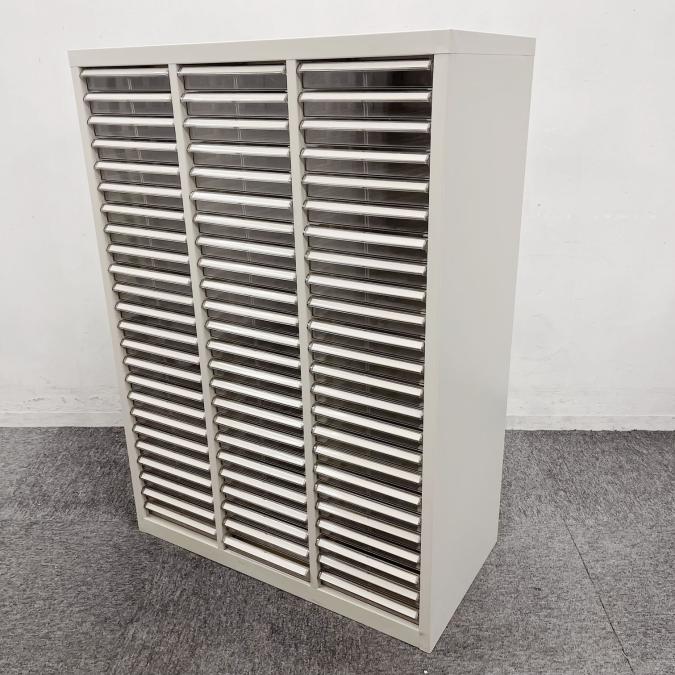 【希少なクリスタルトレー書庫の入荷です！】クリスタルトレー　ローキャビネット　コンパクト　W800　24段×3列　72枚　【細かい書類の仕分けに！】
                        その他シリーズ
                                    中古
            