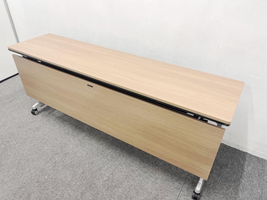 【重厚感のあるオカムラ製サイドスタックテーブルの入荷です！】オカムラ　サイドスタックテーブル　折り畳み式テーブル　木目　高級感　会議室　休憩室　【木目が高級感を演出します】
                        エレガスタ
                                    中古
            