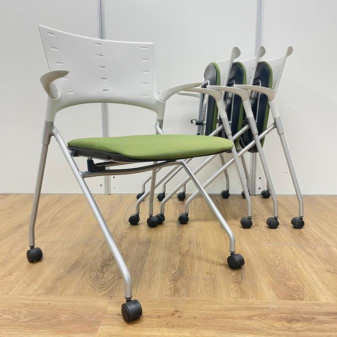 【商品入替のため、店頭在庫限り】【４脚セット】イトーキ製　マノスシーリズ　グリーンｘホワイトのツートンカラー　肘付き　ネスティングチェア！！
                        マノスチェア
                                    中古
            