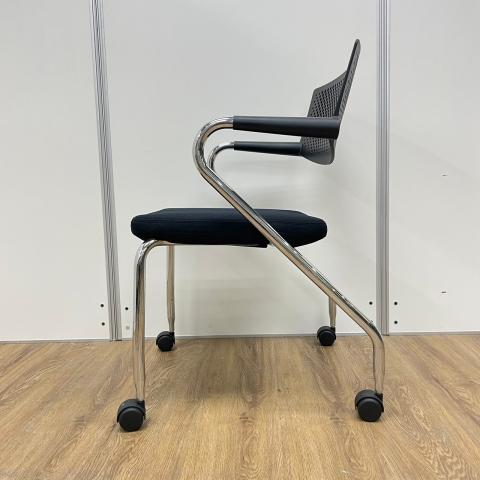 【中古】ビザロール vitra/ヴィトラ スタッキングチェア 431355