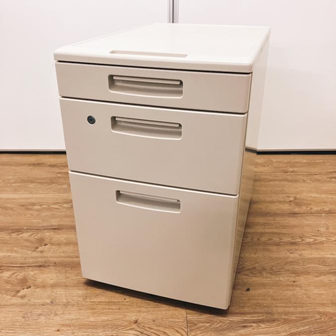 ３段ワゴン　コクヨ　ＢＳ　ＮＧ　収納　デスク下　【ロット品】
                        BS+
                                    中古
            