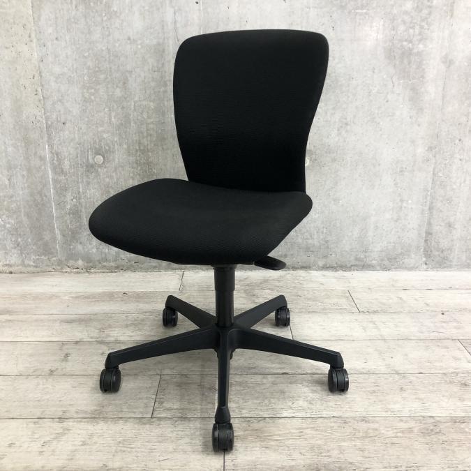 【限定1脚】オカムラ製　スラートシリーズ　ブラックカラー　肘無しローバックチェア！！【在庫入替品】
                        スラート
                                    中古
            