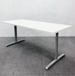 【暗い会議室をホワイトカラーのテーブルで明るく！！！】オカムラ　ミーティングテーブル　ホワイト　シルバー脚　【会議室用大型テーブルの入荷です！】Aランク