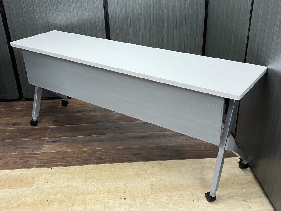 【幕板付き幅1800㎜で広々使えます！】会議やセミナー用としても活躍！！
                        フラプター
                                    中古
            