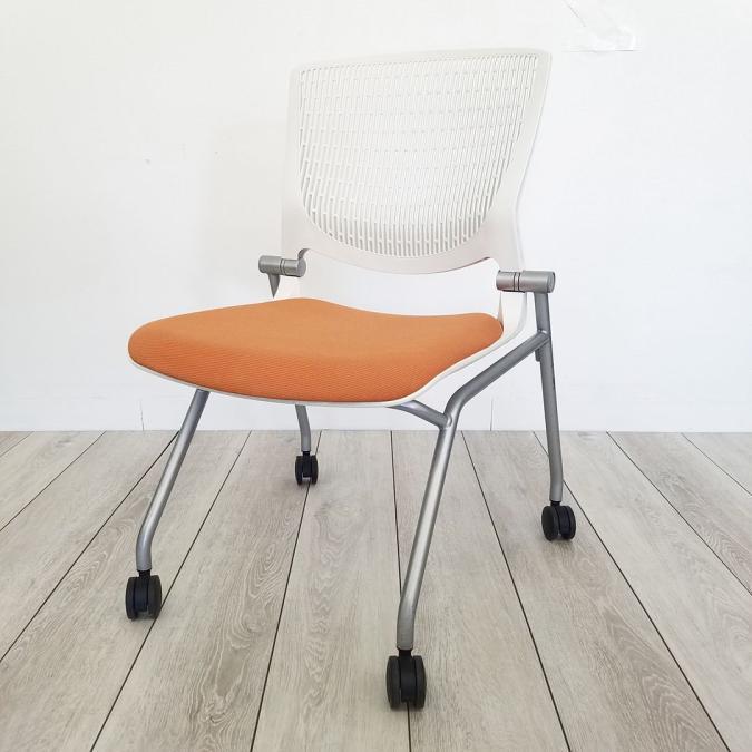 【在庫入替】【12脚ロット！！】オカムラ社定番のグラータ（Grate）！中古　ミーティング　スタック　オフィス　ネスティング　会議　キャスター付　セミナー
                        グラータチェア
                                    中古
            