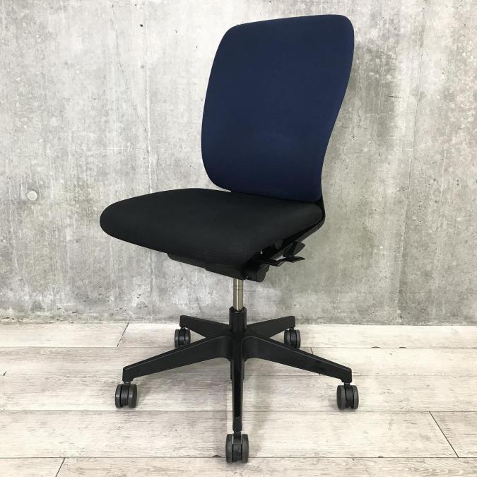 【人気のローコストチェア！】　【「汚れにくさ」から生まれたスタイリッシュデザインのOAチェア】■ITOKI（イトーキ）製　fulgo（フルゴ）チェア　ハイバック　■色：ネイビーブルー　【弊社使用欄：A00923503】
                        フルゴ
                                    中古
            