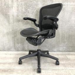 【チェアの王様！】アーロンチェア　ランバーサポート付　Bサイズ　可動肘　■Herman Miller　Aeron Chair