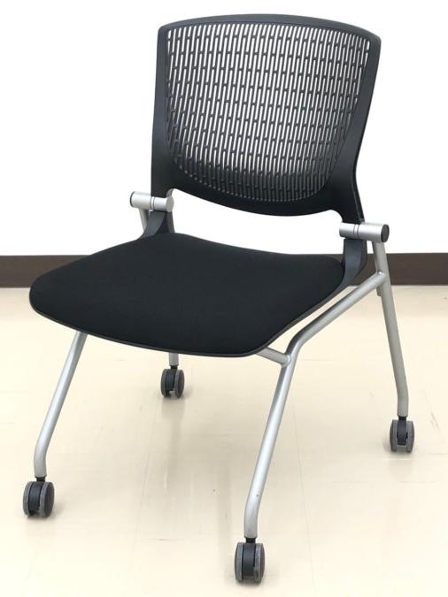 縦スタックで省スペースで収納可能！■オカムラ　グラータ（grata）ブラック
                        グラータチェア
                                    中古
            