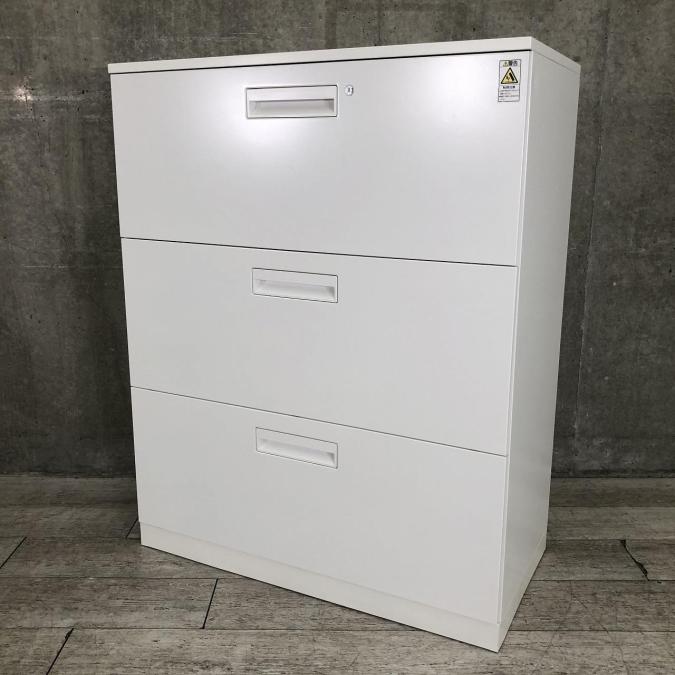 【A4ファイルを3段収納出来る引出しタイプ】【清潔感抜群のホワイト家具が入荷！】■コクヨ（KOKUYO）エディアシリーズ　3段ラテラル書庫　シリンダー錠タイプ　■色：ホワイト　【清潔感抜群のホワイト家具が入荷！】【G2】【入替セールにつき20%OFF！】
                        エディア
                                    中古
            