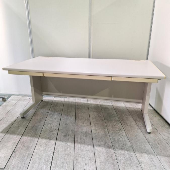 【在庫入替セール】【10台ロット】コクヨ｜BS｜定番シリーズ！！W1600/D800の広々デスク！
                        新BSシリーズ
                                    中古
            