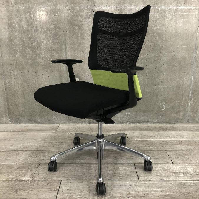 【定価約11万円】【背もたれメッシュの肘付きOAチェア】【快適な座り心地】■オカムラ製　フィーゴ　OAチェア　
                        フィーゴメッシュチェア
                                    中古
            