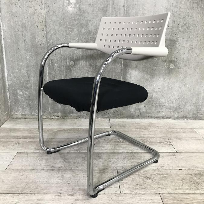 座り心地&デザイン性に富んだ海外メーカー製チェア！
■vitra/ビザビ/ミーティングチェア
                        ビザビチェア
                                    中古
            