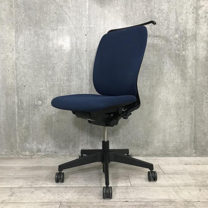 【姿勢の変化にフレキシブルに対応！】■イトーキ製　フルゴチェア　ネイビーブルー/ブラック
                        フルゴ
                                    中古
            