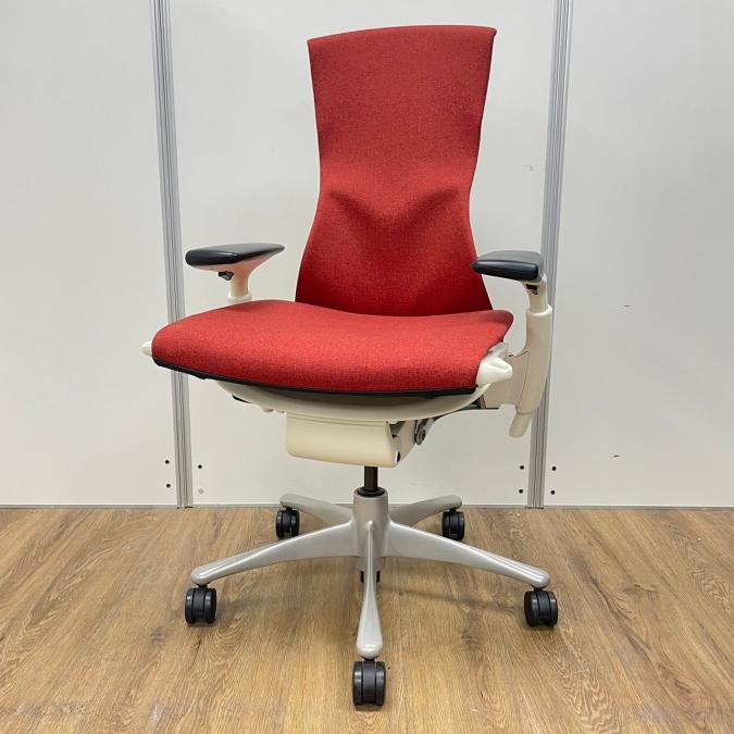 海外メーカー　ハーマンミラー　エンボディシリーズ　レッドカラー　唯一無二のデザイン　自然な着座姿勢、健康な動きのためのサポートを考え抜いた至高のチェア　肘付きハイバックチェア！！
                        エンボディチェア
                                    中古
            