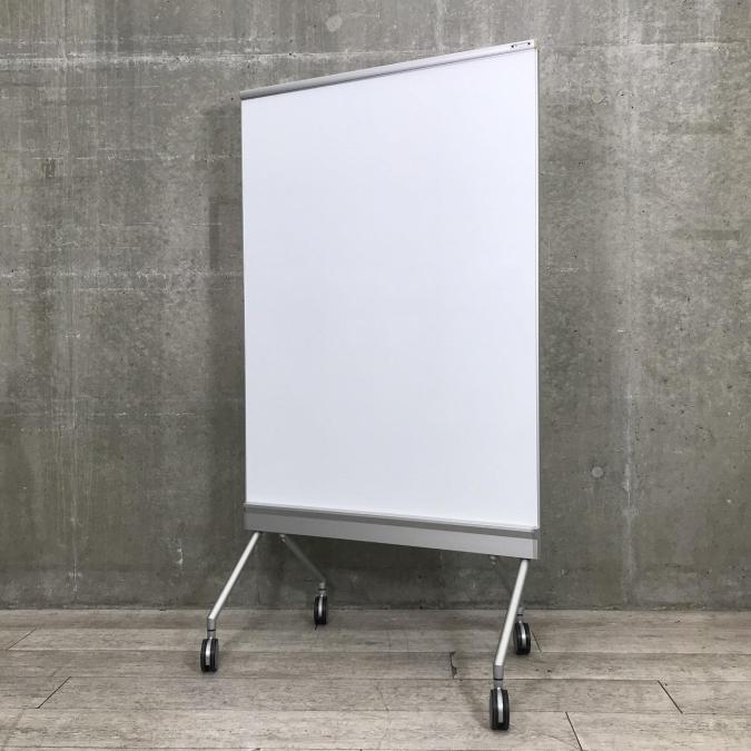 【定価約3万円】【レアな縦型自立式ホワイトボードの入荷です】■オカムラ　ホワイトボード
                        その他シリーズ
                                    中古
            