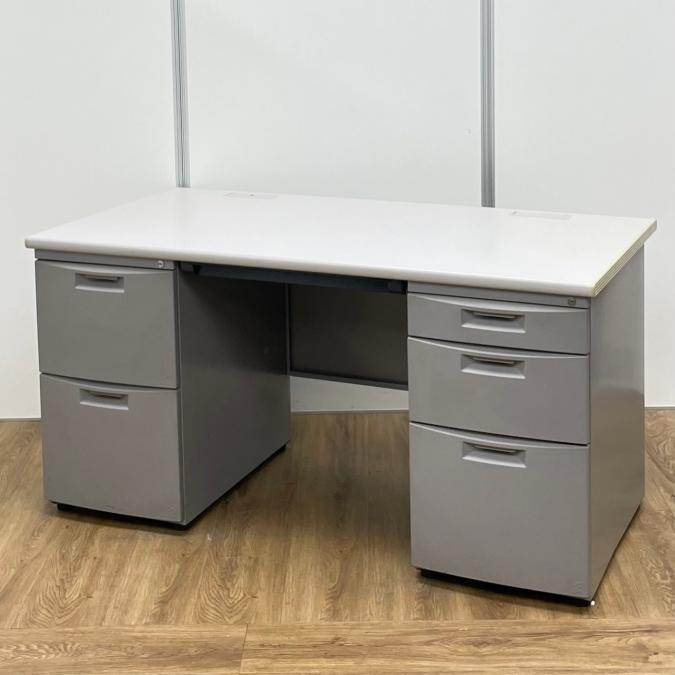 イトーキ製　CZシリーズ　ニューグレー　W1400サイズ　両袖机！！
                        CZデスク
                                    中古
            