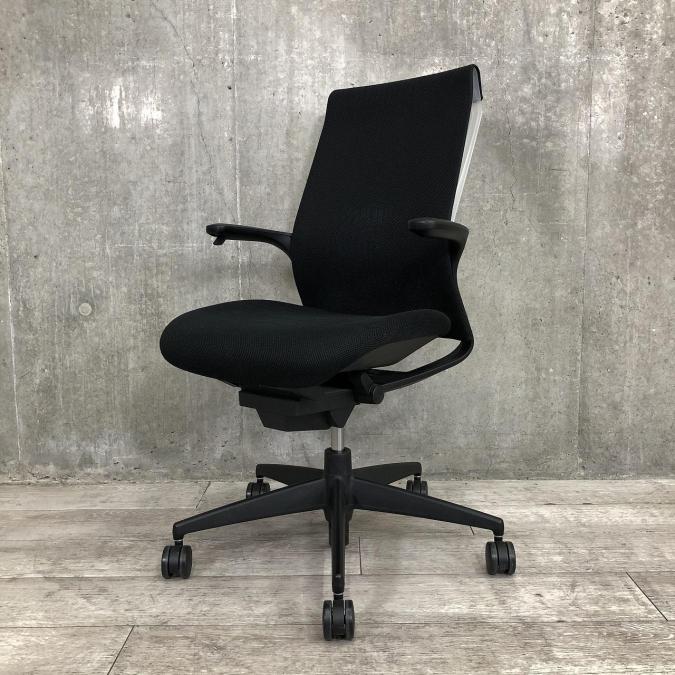 定価約7万円】【肘に上下昇降機能が付いている便利な商品！】【ミーティング用としても人気です！】■コクヨ製　M４　OAチェア
                        M4 樹脂
                                    中古
            