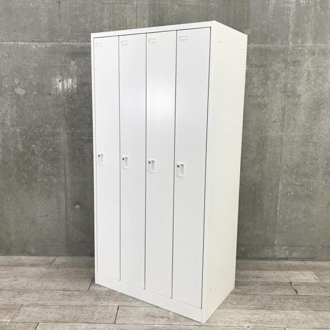 【幅広く使える3人用更衣ロッカー！】■オカムラ（okamura）　FZシリーズ　4人用ロッカー　更衣ロッカー　 縦型　■シリンダー錠　■ホワイト【弊社使用欄：A00927744】
                        FZタイプ
                                    中古
            