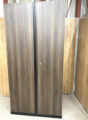 【南】限定１台　【激レア商品　ダークブラウンのハイキャビネット書庫】■商品名：オカムラ／両開き書庫　中古オフィス家具　オフィスバスターズ　半導体バブル　オフィス　中古　半導体バブル　半導体特需　エンジニア　CAD ※福岡南店撮影商品