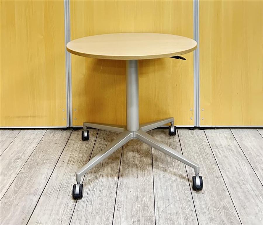 【イトーキ製の昇降テーブルが入荷致しました！！】上下昇降機能　ナチュラル　イトーキ　シルバー脚　W750　D750　H700～950　キャスター付き
                        DEシリーズ
                                    中古
            