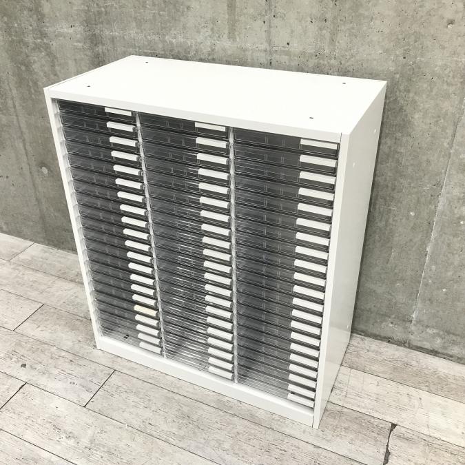 【定価約18万円】【３列浅型21段のクリスタルトレイの入荷です！】■イトーキ製　シンラインシリーズ　クリスタルトレイキャビネット
                        シンライン
                                    中古
            