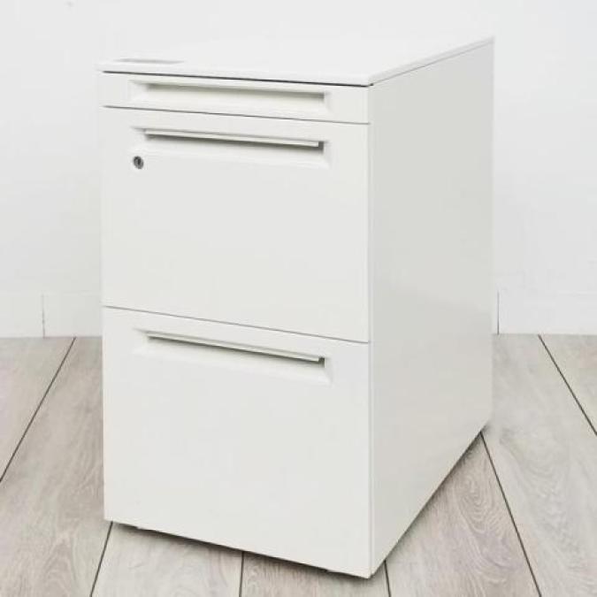 【在庫入替セール品】【定価約8万円】【フリーアドレス用ホワイトカラー３段ワゴンの入荷です！】■オカムラ製　アドバンス　３段ワゴン
                        アドバンス
                                    中古
            