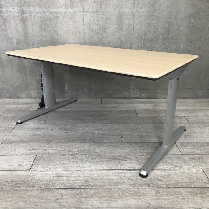 【T字脚タイプ】【ナチュラル天板のコンパクト会議テーブル】■オカムラ（okamura）リフティオ　■ナチュラル天板×シルバー脚　■横1500×奥行き900×高さ720㎜　■配線孔なし【弊社使用欄：A00927800】
                        リフティオ
                                    中古
            