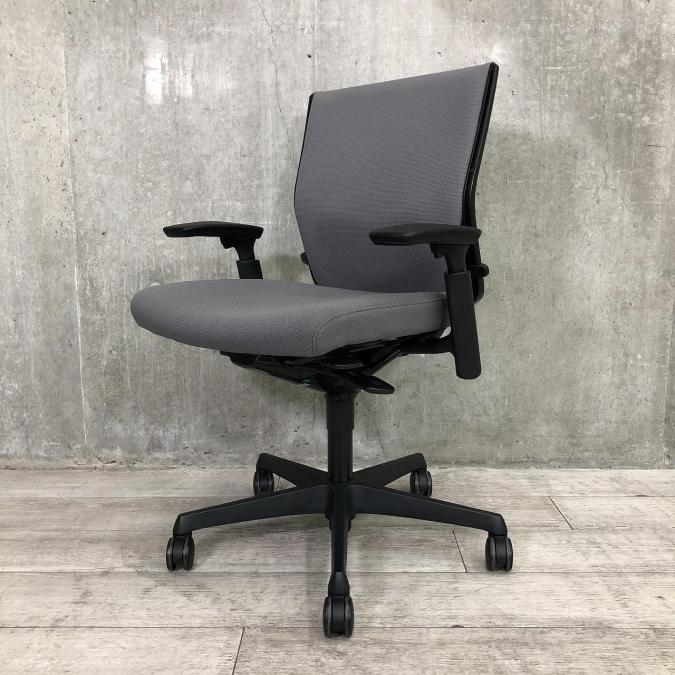 【在庫入替セール！】【ワンランク上のワークチェア！】コスパ◎　オカムラ製　グレー　可動肘付き
                        エスクード
                                    中古
            